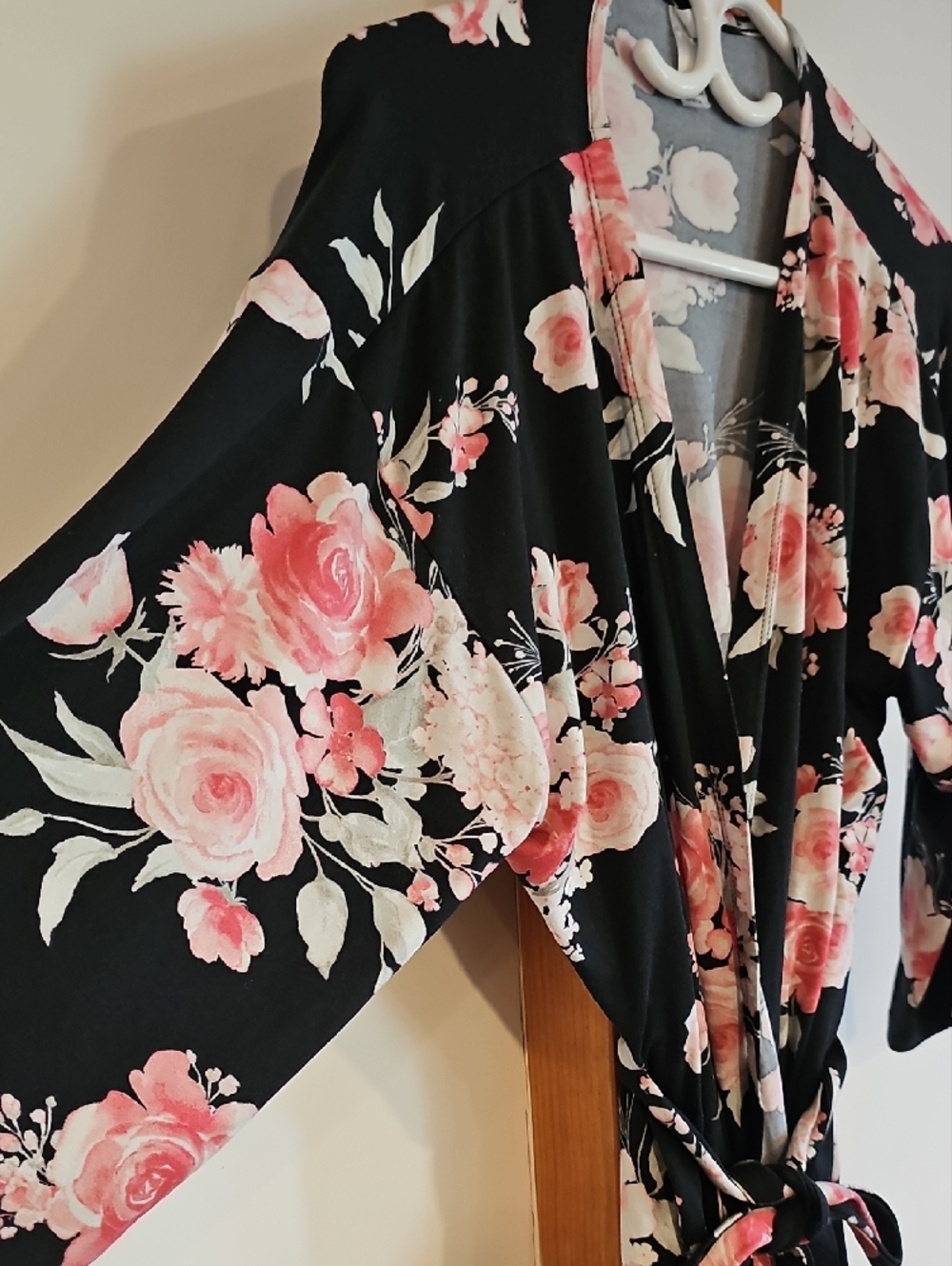 Floral Robe - Black with Pink Roses - Picture 3 of 9